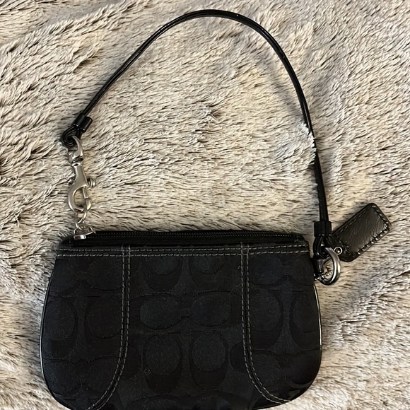 Woman's Wristlet - Picture 3 of 5